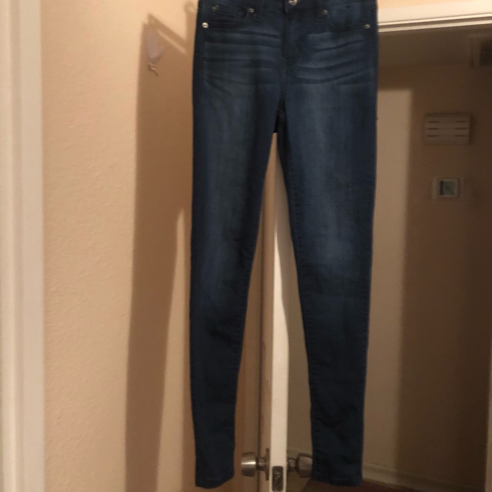 NWOT Celebrity Pink mid rise skinny jeans 3